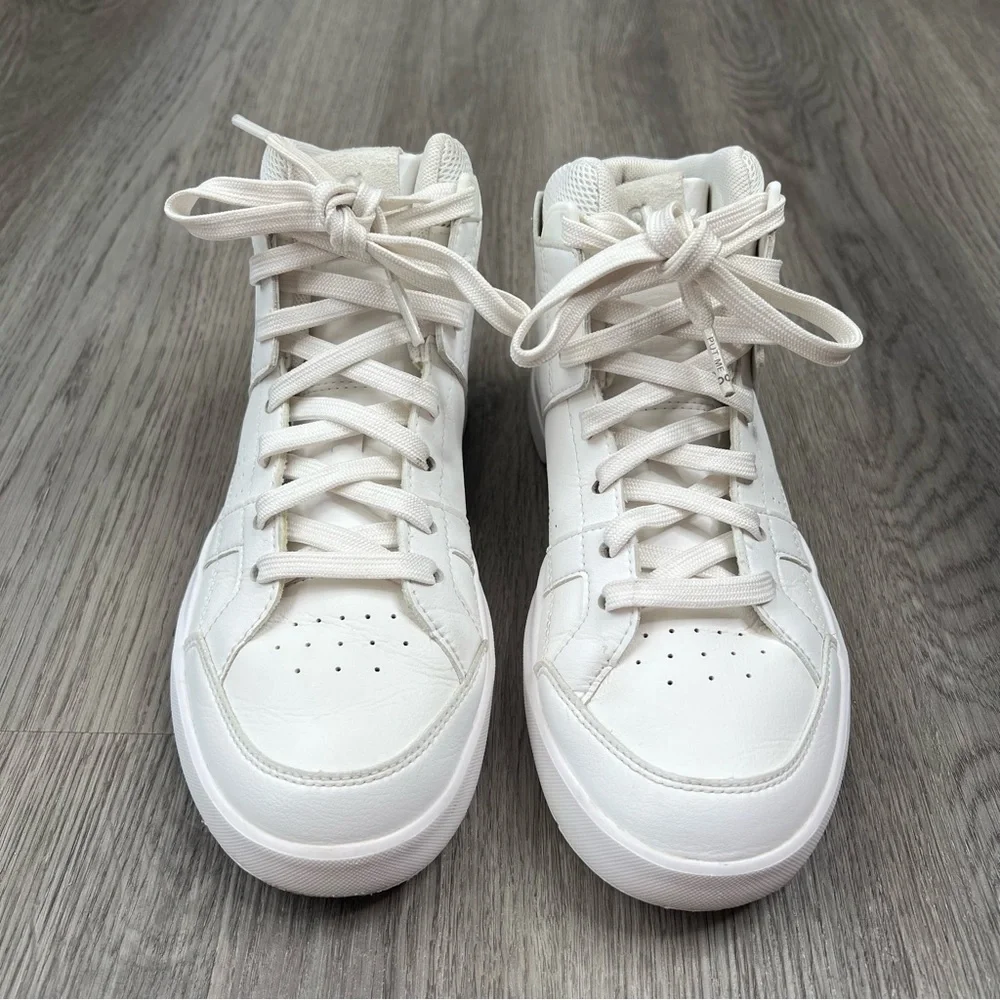On The Roger Clubhouse Mid Womens Size 6 White Athletic Leather Shoes Sneakers‎